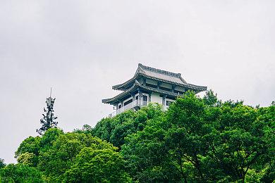 破碎时层的无尽挑战《时行者：黑暗世界》现已在NS平台正式发售